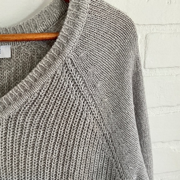 Women’s Knit Sweater Cozy Gray Longsleeve V neck Cotton blend Size S - Picture 2 of 8